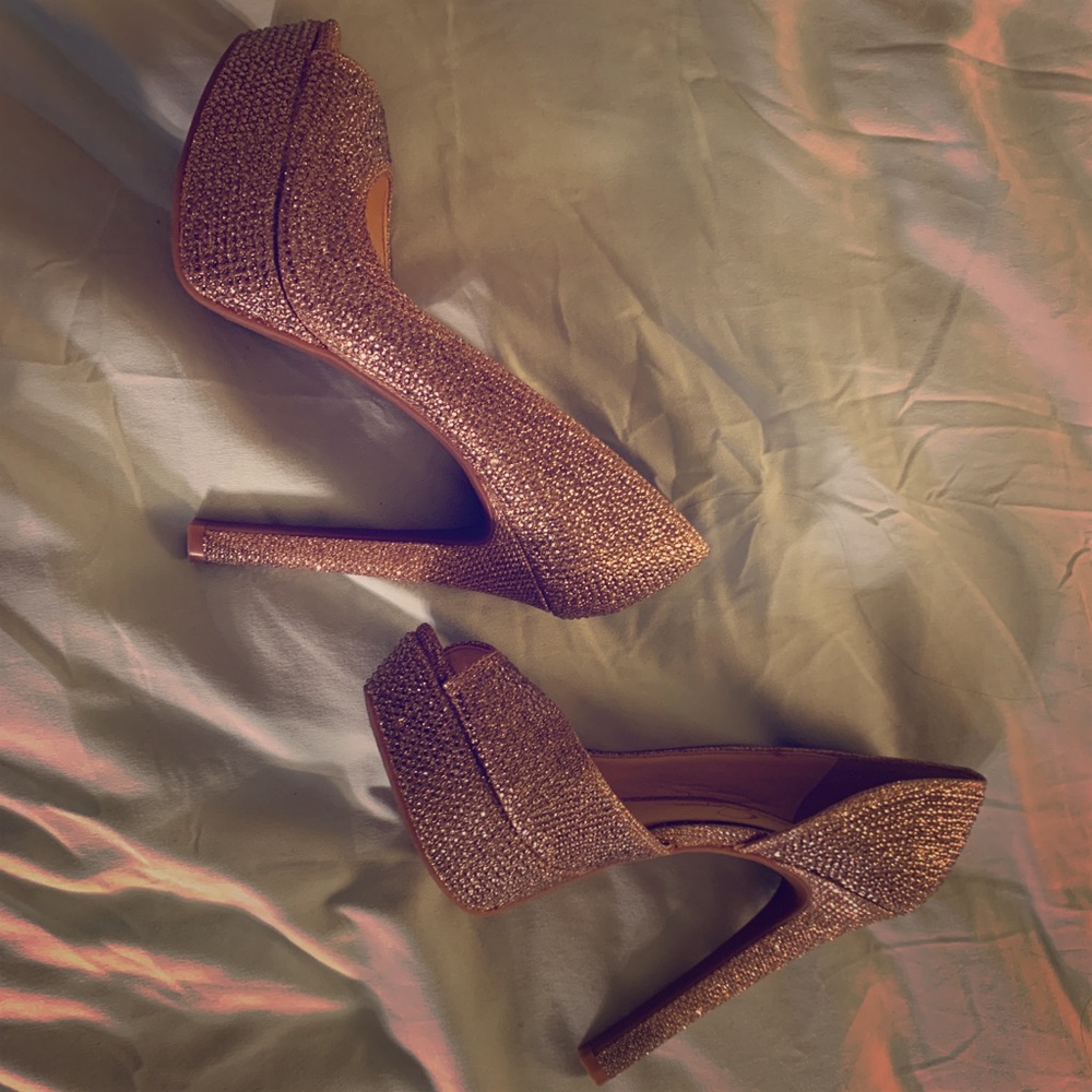 Jessica Simpson platforms